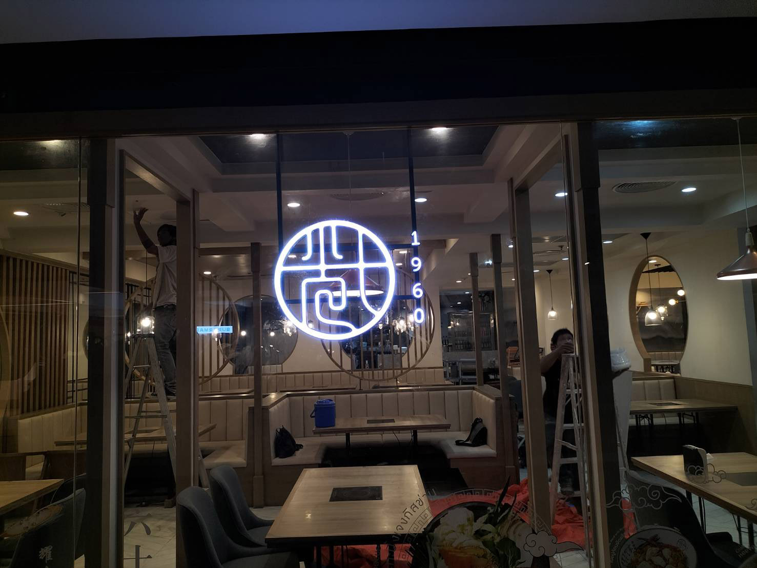 ช่างรับเหมางานระบบไฟฟ้า  เราบริการให้คำปรึกษา ออกแบบ ติดตั้ง งานไฟฟ้าทั่วไป และระบบไฟฟ้าแรงต่ำ รวมถึงงานซ่อมบำรุง แก้ไข งานเซอรวิส เช็คระบบไฟฟ้า แบบเร่งด่วน 24 ชั่วโมง ทั้งอาคารพักอาศัย คอนโด โรงแรม รีสอร์ท อาคารพาณิชยกรรม ร้านอาหาร รวมถึง อาคารโรงงานอุตสาหกรรมทุกประเภท